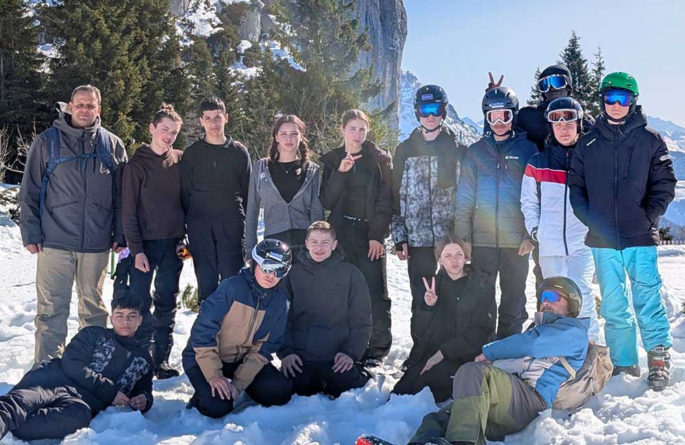 Ebg-Winter-Schnee-und-Sonnenschei--der-WPU-8-Mensch-in-Bewegung-mittendrin