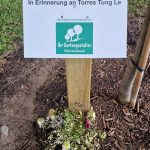 EBG Wedel in Erinnerung an Torres Tung Le Baum - Schild
